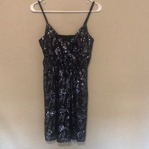 Super cute Mini-length party dress. Classy Sequins